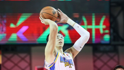 周琦：单场8罚0中对心态影响不小 请相信我们会在下赛季表现更好